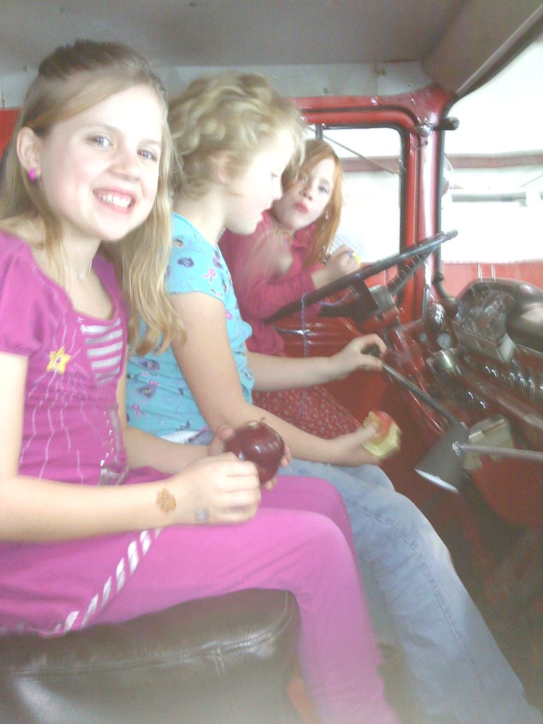 loading Gallery/Personnel/Kids, 13feb10/fullsize/100213 129.jpg... or select a thumbnail